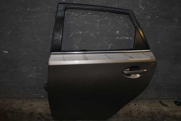 PORTE ARRIERE GAUCHE TOYOTA AURIS 5 PORTES 2013-2019 - Vue 1